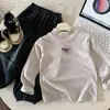 Ropa interior térmica de invierno para niños Muye Versátil Ropa para niños Bordada Engrosada Cuello alto Manga larga Ropa interior cálida para niños Moderna