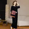 Nuevo conjunto de otoño estilo chino para madres, con un conjunto de tres piezas en terciopelo dorado tradicional chino, adecuado para mujeres de mediana edad y mayores, con un diseño digno y elegante para primavera y otoño