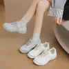 Zapatos Deportivos Casuales de Caña Baja Nuevos Otoño 2026 Malla Transfronteriza Suela Gruesa Zapatos de Papá de Moda Versátiles con Cordones Zapatos Blancos