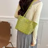 Diseño de nicho, lujo ligero, bolso tote de moda estilo ins, bolso hueco simple y moderno, bolso de hombro único y elegante