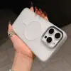 Funda Magnética para Teléfono Patrón de Diamantes Escudo Dorado Círculo Fino Adecuada para Apple 16Promax Agujero Grande 15/14/13 Tacto de Piel 12/11