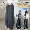 Calça Pegajosa de Arroz Cinza Escuro para Meninas Primavera e Outono 2026 Nova Cintura Alta Casual Solta Estilo Preguiçoso Esportiva Perna Larga Calça Cimitarra