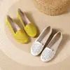 Zapatos de mujer transpirables huecos, sandalias de verano planas de suela blanda y punta cerrada, zapatos perforados antideslizantes, nuevo estilo de moda
