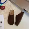 Chinelos femininos para casa de sola grossa estilo coreano, tamancos fechados estilo Birkenstock moda retrô, novas pantufas plataforma outono 2026