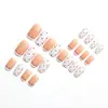 Unhas postiças estilo francês retrô brancas com bordas vermelhas, formato quadrado médio, bolinhas rosa nude e bordô, unhas postiças suaves e simples