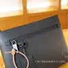 Bolsa de mão de couro bovino família L especialmente para bolsa de mão masculina transfronteiriça com caixa de presente grande capacidade bolsa de mão masculina moderna de lazer