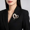 Broche vintage con adornos de diamantes, broche de aleación de alta gama y versátil, accesorio de pin de moda para mujer de comercio exterior al por mayor
