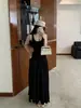 Toma real: Conjunto de dos piezas elegante y suave de chaleco de punto ajustado color albaricoque con una falda que estiliza y cae