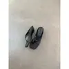 []2026 Novo Estilo Sandálias de Dedo Quadradas de Salto Médio com Plataforma de Cetim, Abertas na Frente, Sapatos de Salto Alto para Exterior