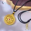 Pingente Bússola Oito Tesouros Cravejada de Diamantes Vermelho Rosa, Ouro de Areia Vietnamita, Giratório, Filigrana Oca, Banhado a Ouro Cobre, Estilo Chinês, Vintage