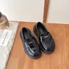 Sapatos de couro para meninas, mocassins infantis, sapatos pretos de peça única, com sola macia, sapatos Mary Jane para apresentações de colegial, estilo britânico