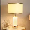 Lámpara de Mesita de Noche Sencilla Modelo de Diseñador Habitación Sala de Estar Estudio Decorativa de Vidrio LED Lámpara de Mesa Diseño Italiano