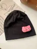 Bonito gorro posparto, adecuado para usar al dormir, diseñado para mujeres embarazadas con cabezas más grandes, proporciona protección contra el viento y tiene un diseño elegante y de alta calidad.