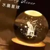 Bola de Cristal Gravada a Laser 3D K9 Bola de Vidro Luz Noturna com Base de Madeira Decoração Criativa para Mesa de Escritório Casa Presente de Aniversário