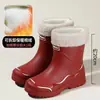 Botas de chuva femininas estilosas, resistentes ao desgaste, antiderrapantes, de cano médio, novas botas de chuva impermeáveis para uso externo, com fleece adicionado, sapatos de água para adultos, sapatos de borracha para trabalho