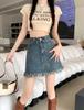 Saia jeans vintage de cintura alta com borda de pele feminina verão ins novo estilo design de garota quente senso saia linha A saia da moda
