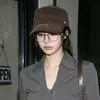 Gorra de hípica retro de gamuza con copa plana 2026, unisex, moda otoño e invierno, versátil, gorra tipo boina que estiliza el rostro, moderna