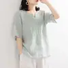 Nova Camisa Bordada de Algodão e Linho para Mulheres Verão 2026, Blusa Solta Artística com Mangas Curtas Bordadas, Decote V Abotoado, Camiseta Plus Size
