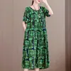 Vestido floral de mamá, nuevo modelo verano 2026, para mediana edad y mayores, hecho de algodón rayón, corte holgado, estampado, vestido de longitud media