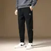 Pantalones de pana para hombre 2024 otoño e invierno nuevos forrados de polar cálidos holgados de punta deportiva casual largos