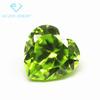 Venta al por mayor de fábrica circón verde manzana en forma de corazón piedra desnuda fondo puntiagudo forma de corazón de amor verde fruta piedra blanca anillo taladro CZ