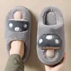 Novas pantufas de algodão em formato de cogumelo para mulheres, adequadas para outono e inverno, antiderrapantes, quentes e fofas, disponíveis em pares, e também para homens; atacado