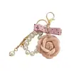 Colgante de Tela Camelia Estilo Suave Estilo Coreano con Puntos Pequeños, Lazo y Cadena de Perlas Llavero Accesorio para Bolso