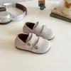 Sapatos Birkenstock Femininos Estilo Coreano Casuais Bico Redondo Couro Outono Novo Modelo Crianças Maiores Solado Macio Versáteis Sapatos Birkenstock Sapatilhas para Bebê