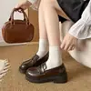 Zapatos de cuero estilo uniforme JK británico para mujer, nuevos populares de otoño 2026, mocasines de suela gruesa, zapatos slip-on versátiles