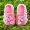 Sandalias cerradas para niños, nuevo modelo de verano, zapatos de playa de suela blanda para uso en exteriores, zapatillas antideslizantes para baño para niños
