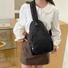 Nova bolsa transversal casual personalizada de grande capacidade com design de nicho, bolsa de peito para viagem, mochila leve, moda tendência 2026