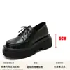 Sapatos femininos estilo britânico com sola grossa, slip-on, pretos, populares, com cadarço