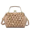Bolso de Hombro Elegante Urbano para Mujer Tipo Concha Popular Moda Tendencia Cadena de Perlas Transfronteriza Bolso Cruzado Lo Nuevo de Este Año