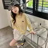 Conjunto de Duas Peças com Proteção Solar: Manga Longa Listrada Estilo Coreano + Shorts para Meninas, Moda Infantil Tendência Verão 2026