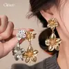 Pendientes Colgantes de Flor Lisa Transfronterizos Europeos y Americanos Aguja de Plata, Pendientes de Lujo Ligero de Gama Alta, Accesorios para Orejas de Temperamento Modernos y Audaces para Mujeres