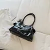 Bolso de hombro de gran capacidad para el día a día de color liso, Bolso de mano estilo motero retro americano, Bolso cruzado casual con hebilla de cinturón