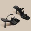 Sapatos Brancos de Salto Alto Estilo Francês 2026 Novo Modelo de Verão Sandálias de Tira Única de Salto Fino Mules Versáteis de Bico Quadrado