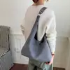 Bolso de mano retro de gamuza estilo coreano, gran capacidad, adecuado para ir al trabajo, bolso de hombro simple, bolso de axila, nueva colección otoño 2026