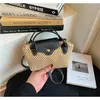 2026 Nova Mini Bolsa de Palha Tecida Feminina Estilo Férias na Praia Bolsa de Mão Bolsa de Ombro Versátil Verão Pequena Bolsa Tecida Pingente