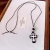 Cordón de cuero con cuentas de piedra y colgante de cruz redonda, collar ajustable con un toque de lujo ligero y alta gama, accesorio de cadena para suéter versátil