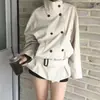 Ropa de Mujer Ropa de Mujer Coreana Dongdaemun Alta Calidad Otoño 2026 Corta de Cuello Alto Cortavientos Doble Botonadura Manga Larga Cintura Ceñida con Cinturón Chaqueta