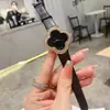 Nuevo Estilo Esfera de Concha Completa de Diamante Trébol de Cuatro Hojas Correa de Cuero de Moda para Mujer Reloj de Pulsera de Cuarzo de Tres Manecillas Correa de Reloj Venta al por Mayor