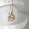 Collar de clavícula con cuentas en relieve de mariposa fritillary de marca cuadrada de acero de titanio de 18k, diseño de nicho femenino, estilo hada de alto sentido