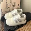 Tênis Versátil com Velcro para Estudantes, Primavera e Outono 2026, Sapatos Brancos Fofos com Solado Grosso, Tênis Esportivos Fashionáveis Ugly-Cute