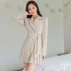 Comercio Exterior Ropa de Mujer 2025 Otoño Nuevo Estilo Coreano Ajustado Cuello de Solapa Atado a la Cintura Plisado Chaqueta Profesional
