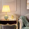 Lámpara de mesa de cerámica para dormitorio, estilo nórdico de lujo ligero, lámpara de noche romántica moderna simple de alta gama sensible al tacto para bodas
