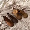 558-16 Manluo Luo Otoño Nuevo Estilo Color Sólido Punta Redonda Primera Capa Piel de Vaca En Stock Slip-On Suela Plana Estilo Bosque Botas Chelsea