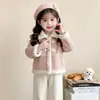 Chaqueta Gruesa de Cuero con Botones y Forro Polar para Niñas Invierno 2026 Nuevo Estilo Moda Infantil Niña Elegante Estilo Otoño/Invierno Top