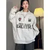 Jaqueta Grossa Nova Estilo Retrô Americano com Listras e Letras, Forrada com Fleece, Tamanho Grande para Mulheres