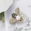 Broche de liga de zinco estilo coreano, tridimensional, com pérola e totalmente cravejado de strass, tema inseto abelha, estilo feminino, pino, acessórios de lapela